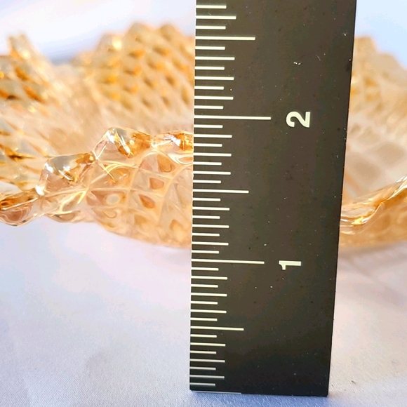 Beautiful Ruffle Glass Dish - Picture 5 of 6